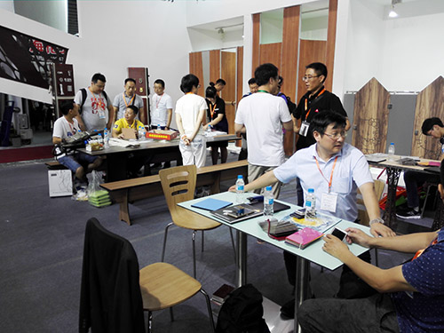 公司富名峰副總經理率隊參加 第十八屆中國建博會 公司富名峰副總經理率隊參加 第十八屆中國建博會