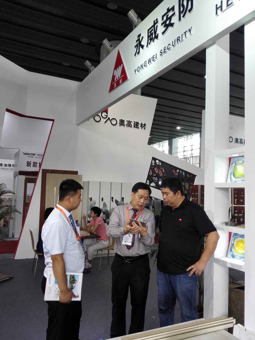 公司富名峰副總經理率隊參加 第十八屆中國建博會 公司富名峰副總經理率隊參加 第十八屆中國建博會